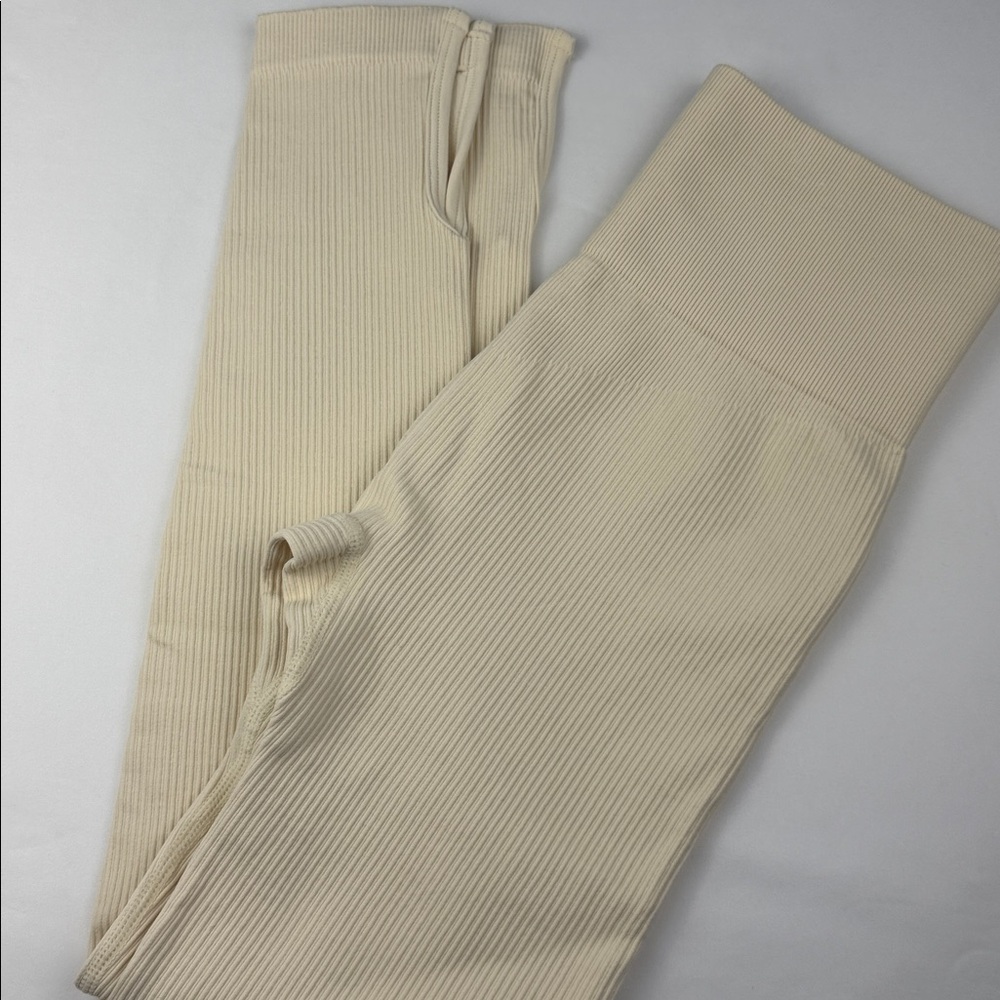 NWT Stylish Beige Ribbed Leggings activewear, Gymwear Workout Yoga Small